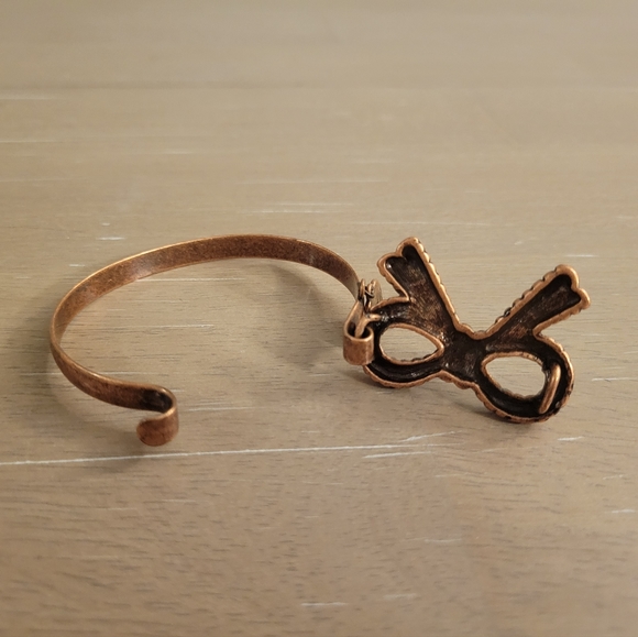 Betsey Johnson Bow Bangle Bracelet - Picture 4 of 10